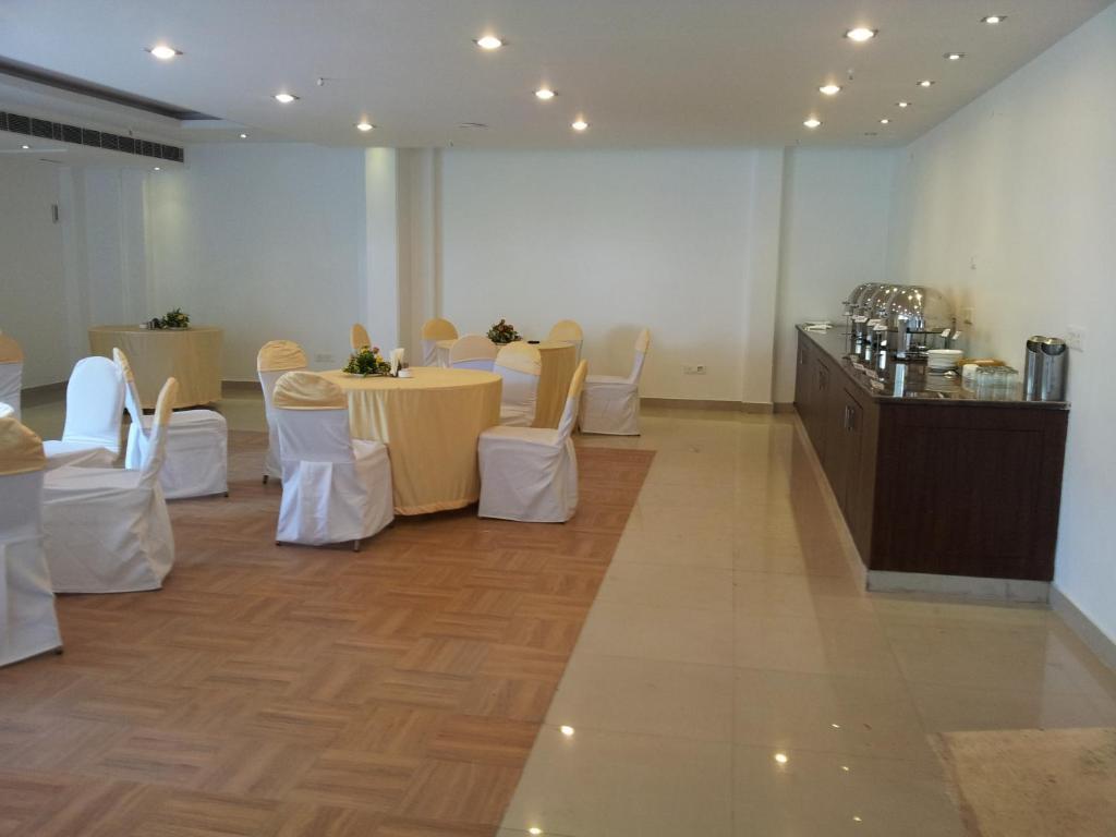 Oyo 1227 Hotel Rousha Inn Ghaziabad Exterior foto