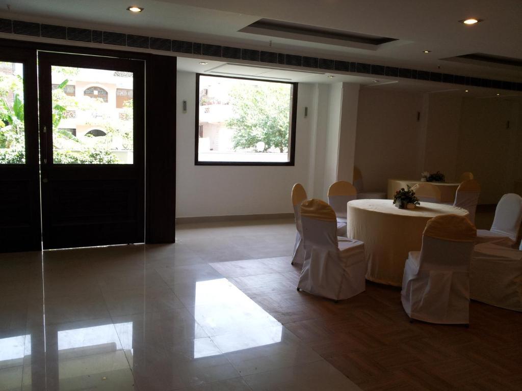 Oyo 1227 Hotel Rousha Inn Ghaziabad Exterior foto