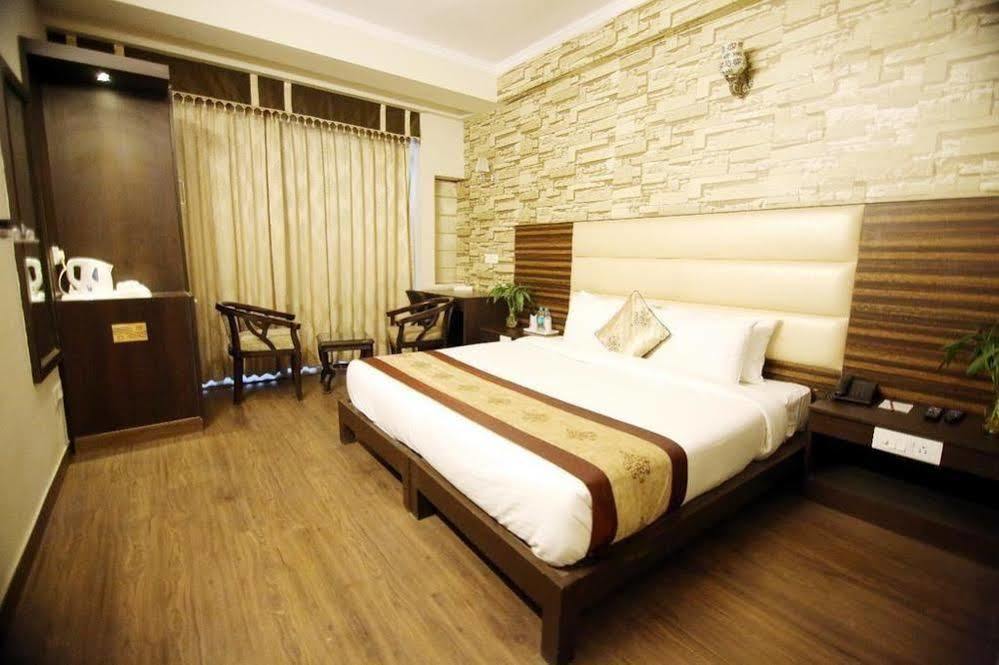 Oyo 1227 Hotel Rousha Inn Ghaziabad Exterior foto