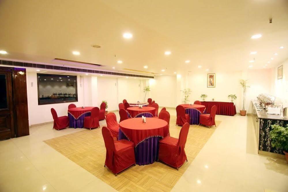 Oyo 1227 Hotel Rousha Inn Ghaziabad Exterior foto
