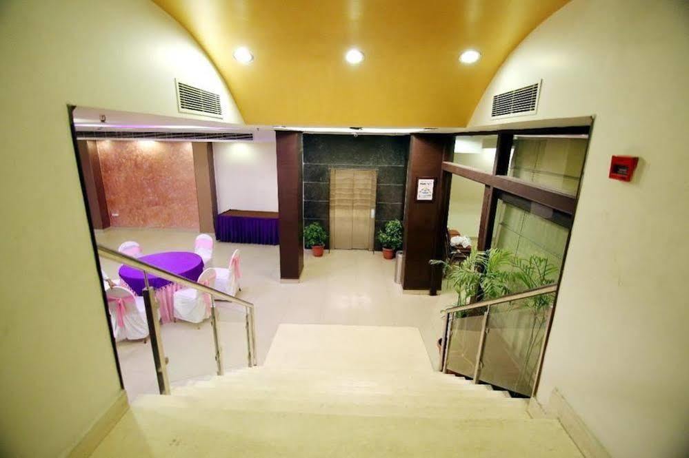 Oyo 1227 Hotel Rousha Inn Ghaziabad Exterior foto